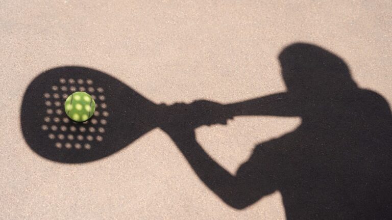 play-padel-in-uae-summer-3