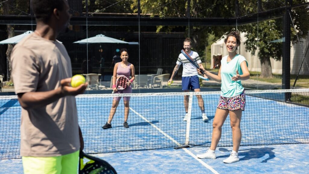 play-padel-in-uae-summer-4