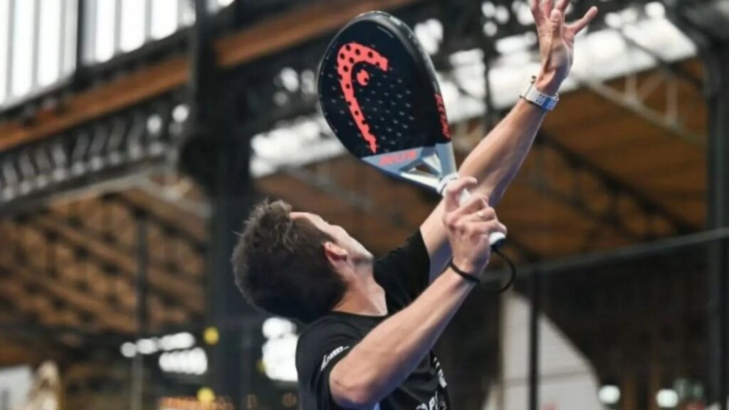 how-to-hold-a-padel-racket-4