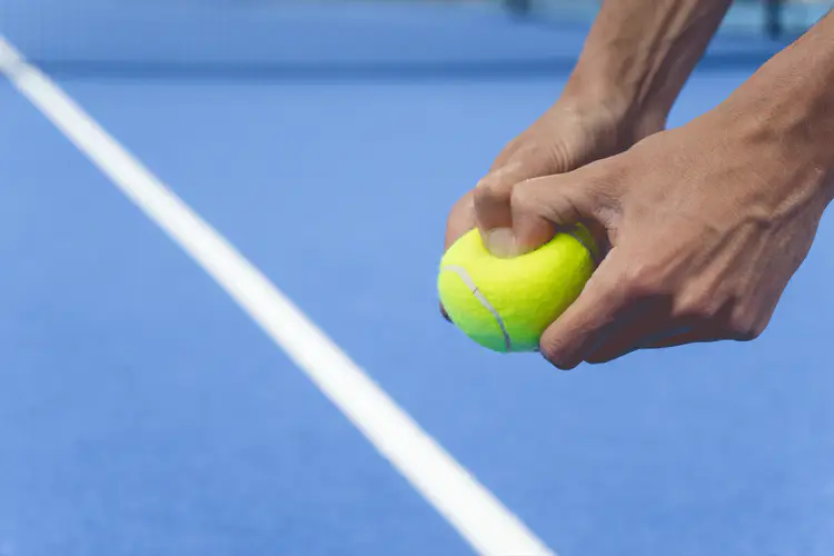 Flat padel ball without bounce