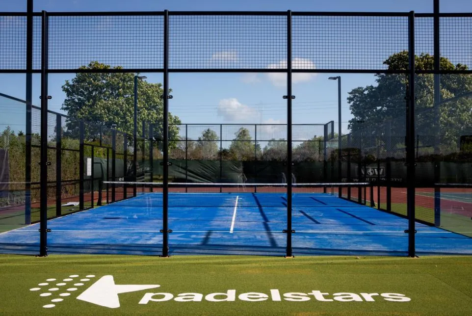 Outdoor floodlit padel court at PadelStars Reading in Sonning