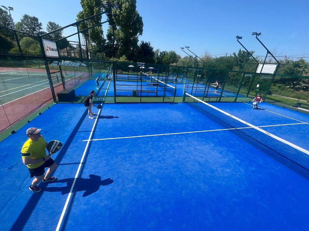 Outdoor padel courts at Smash Padel Oxford in North Hinksey